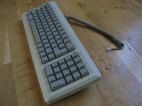 Mekaniskt tangentbord till Macintosh Plus, Apple M0110A
