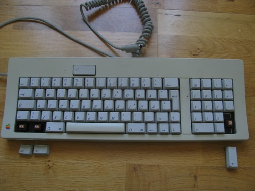 Apple Keyboard M0118, mekaniskt tangentbord med ALPS-switchar, bild 1