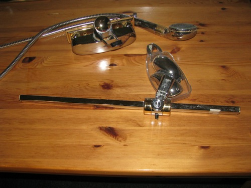 Duschblandare med tillh&ouml;rande duschhandtag