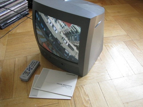 Liten Grundig CRT-TV med 12 V-anslutning, bild 1