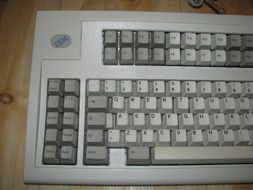 Mekaniskt IBM Model M-tangentbord, USB och 122 tangenter, bild 1