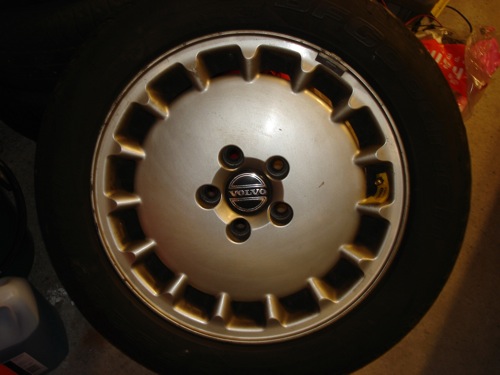 Originalfälgar till Volvo 960 med dåliga sommardäck, bild 1